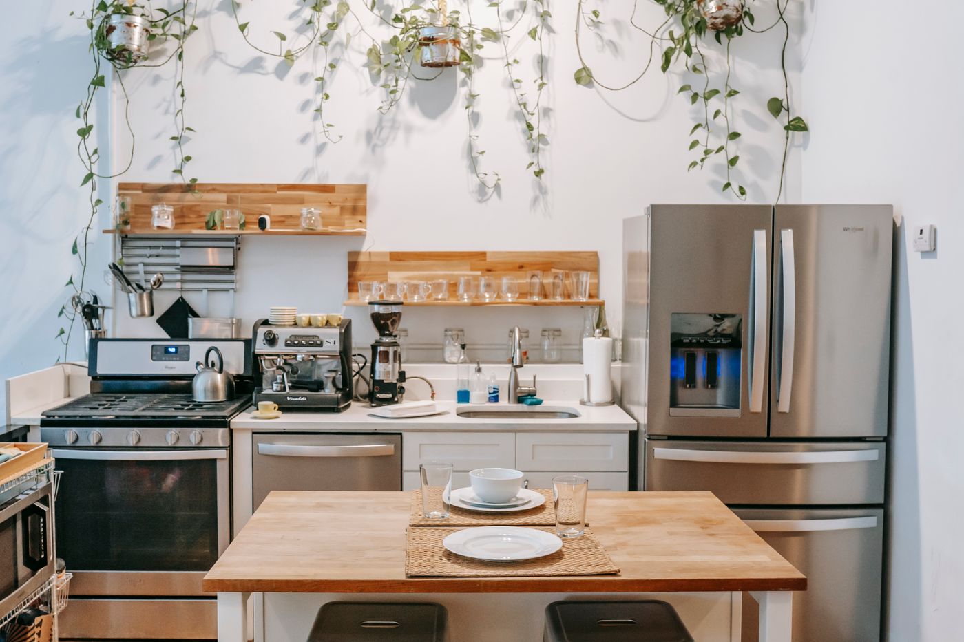 Compact helpers that make everyday corners feel more organized